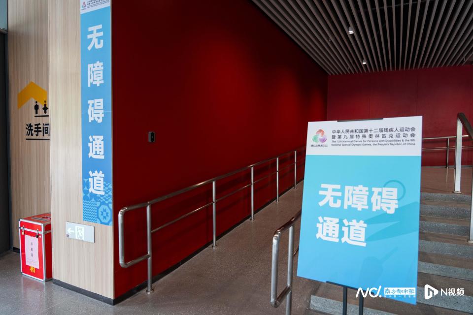 和成就感的, 从走姿 和成就感的, 从走姿